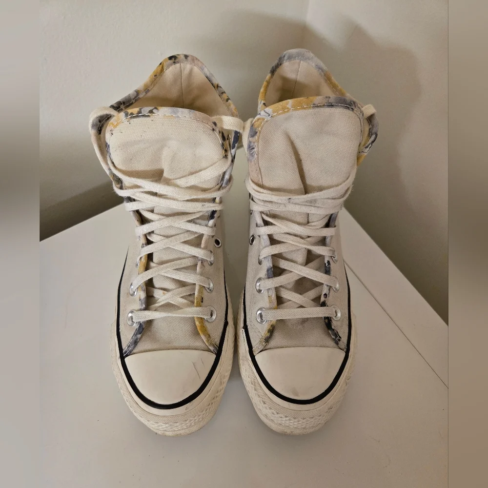 White Classic High-Top Canvas Sneakers With Floral Detail - Picture 3 of 8